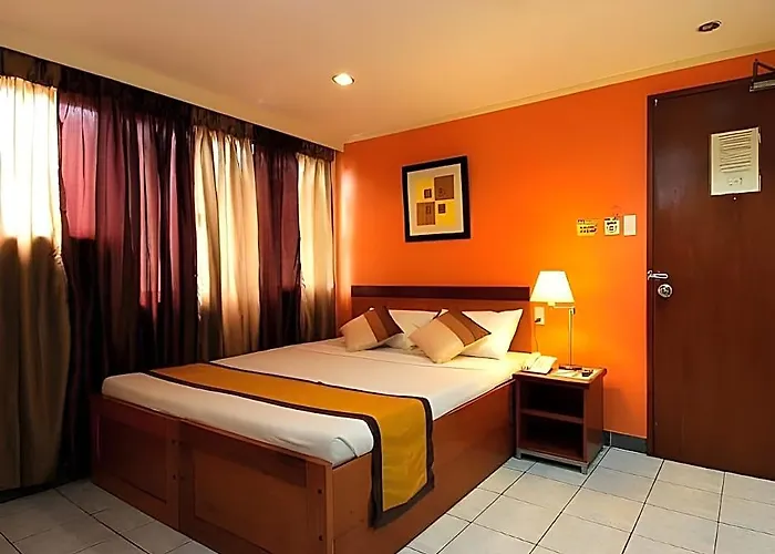 Golden Valley Hotel 2*